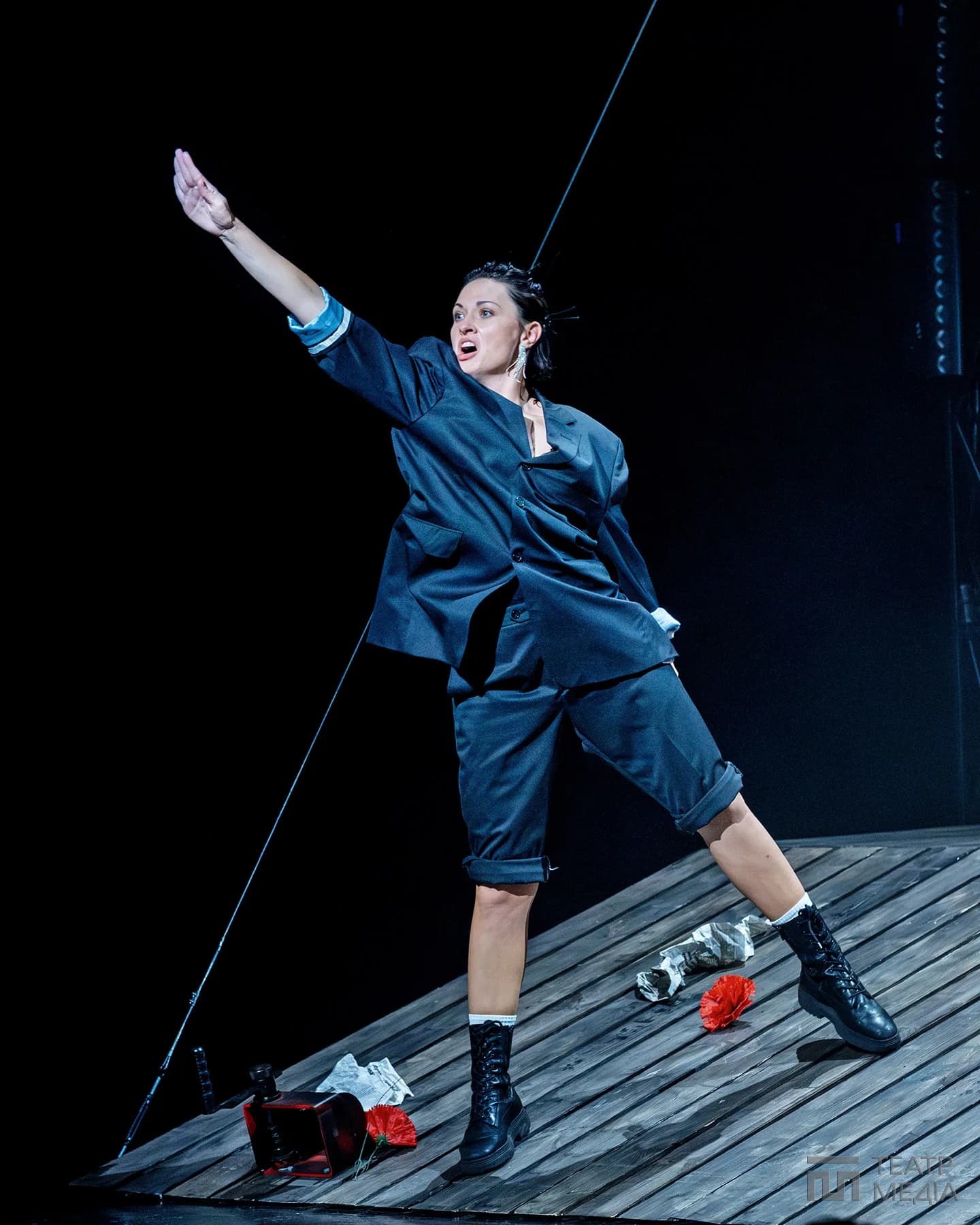 “Перукарки” на сцені Молодого театру: коли контекст важливий — 10