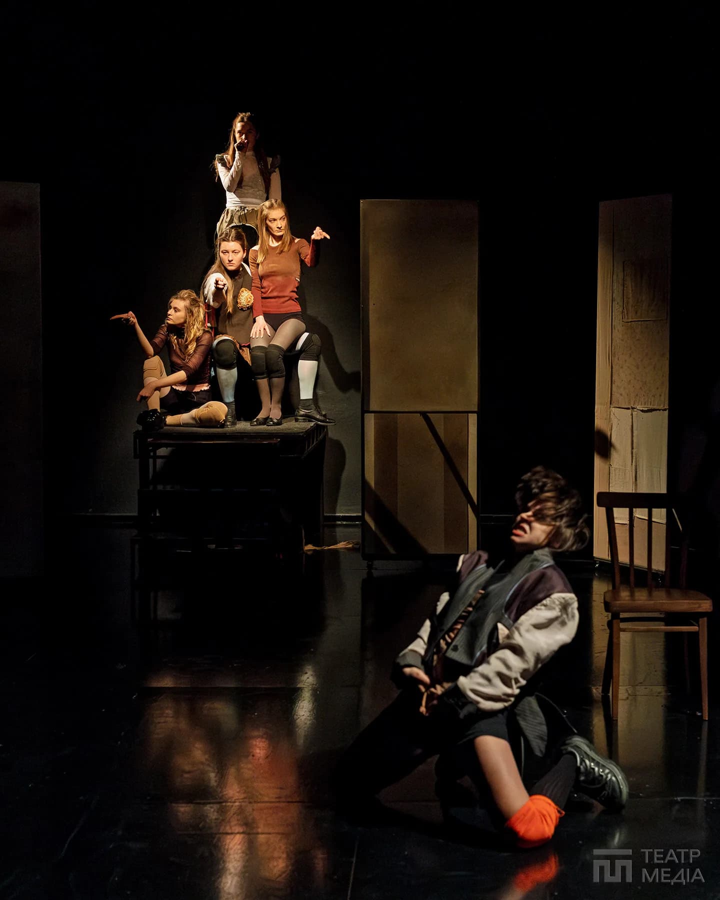 «Місячні» в Молодому: коли маніфест підміняє театр — 12