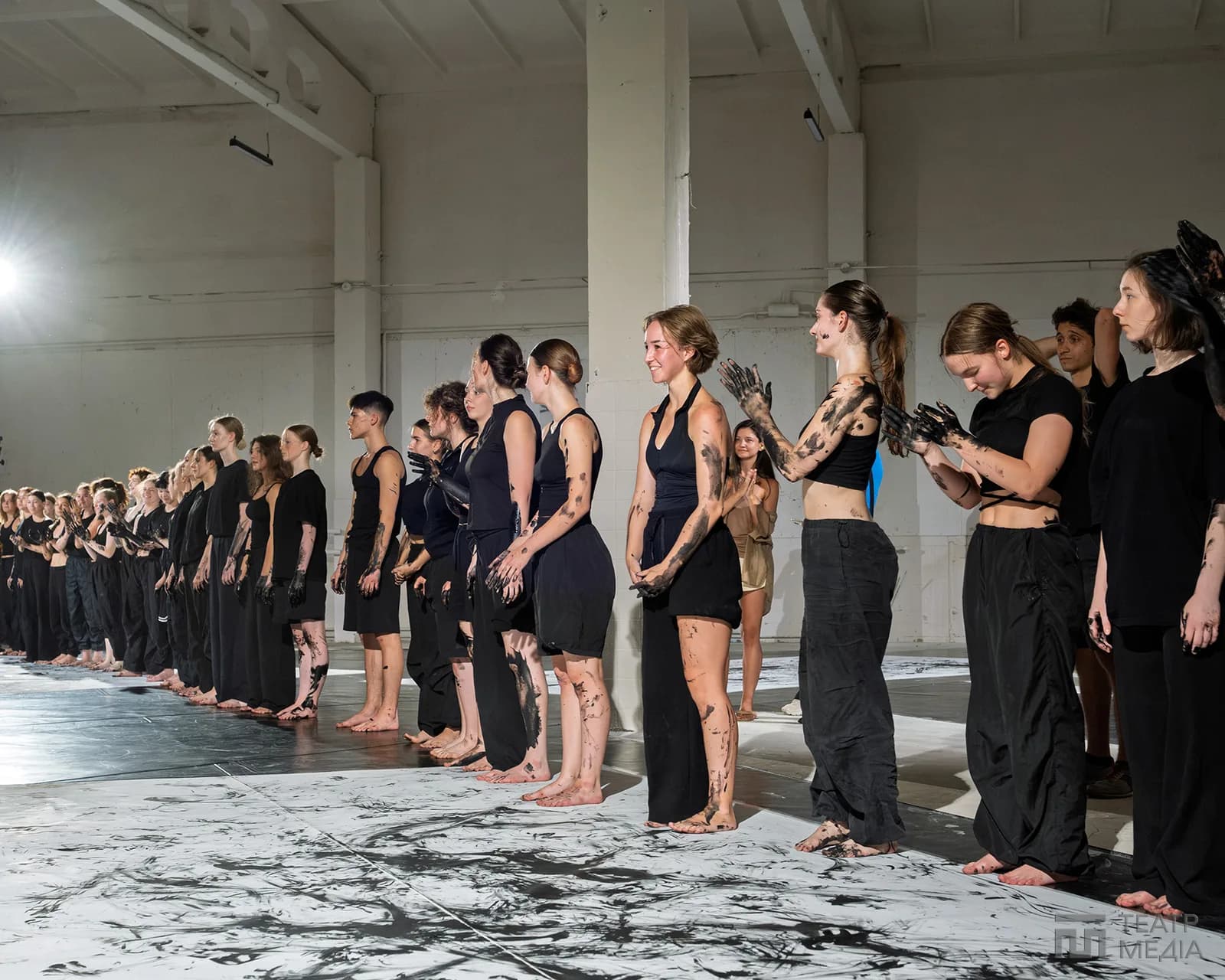 ACT INTERMEDIA на Кудрявці: між тілом і екраном