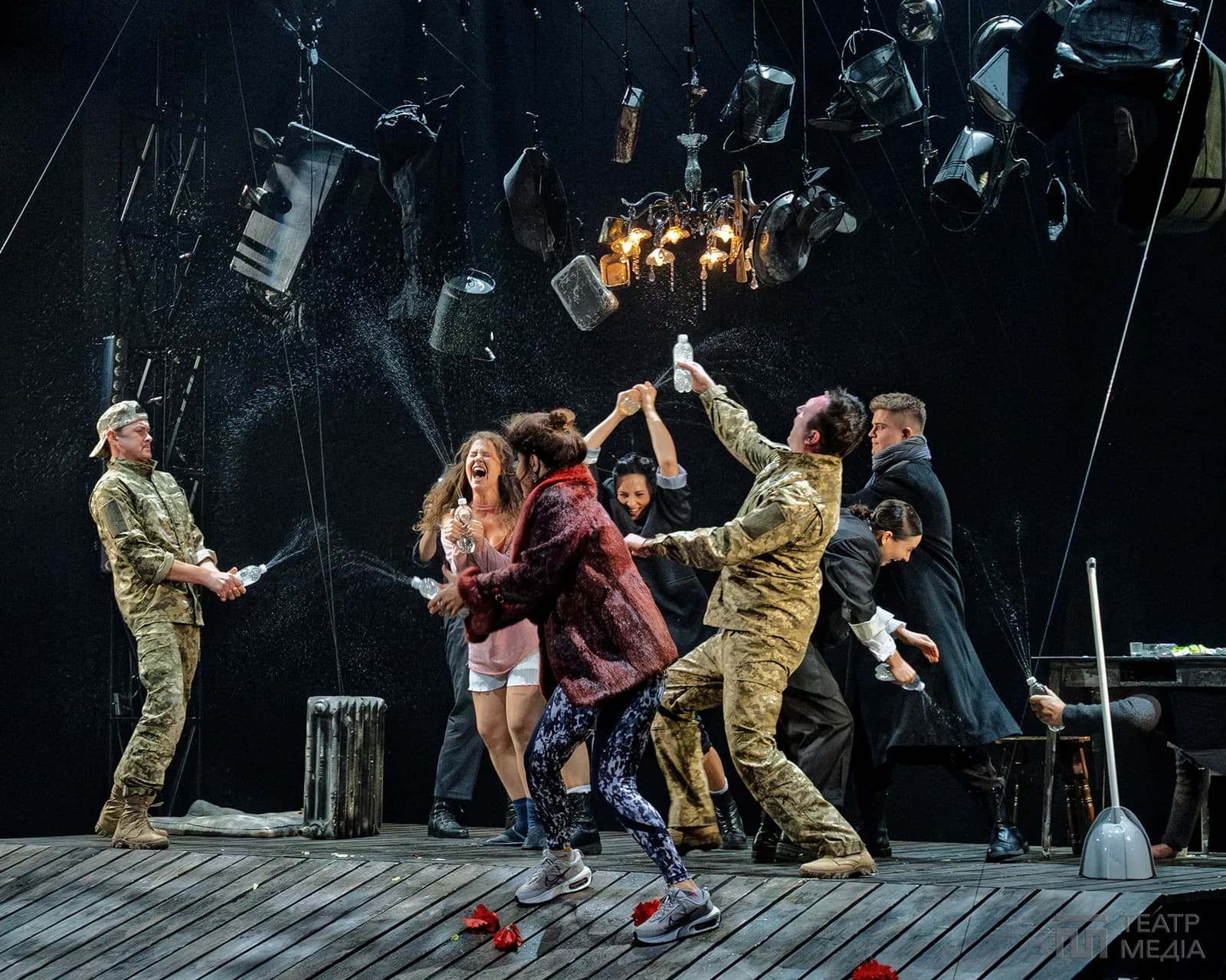 “Перукарки” на сцені Молодого театру: коли контекст важливий — 6