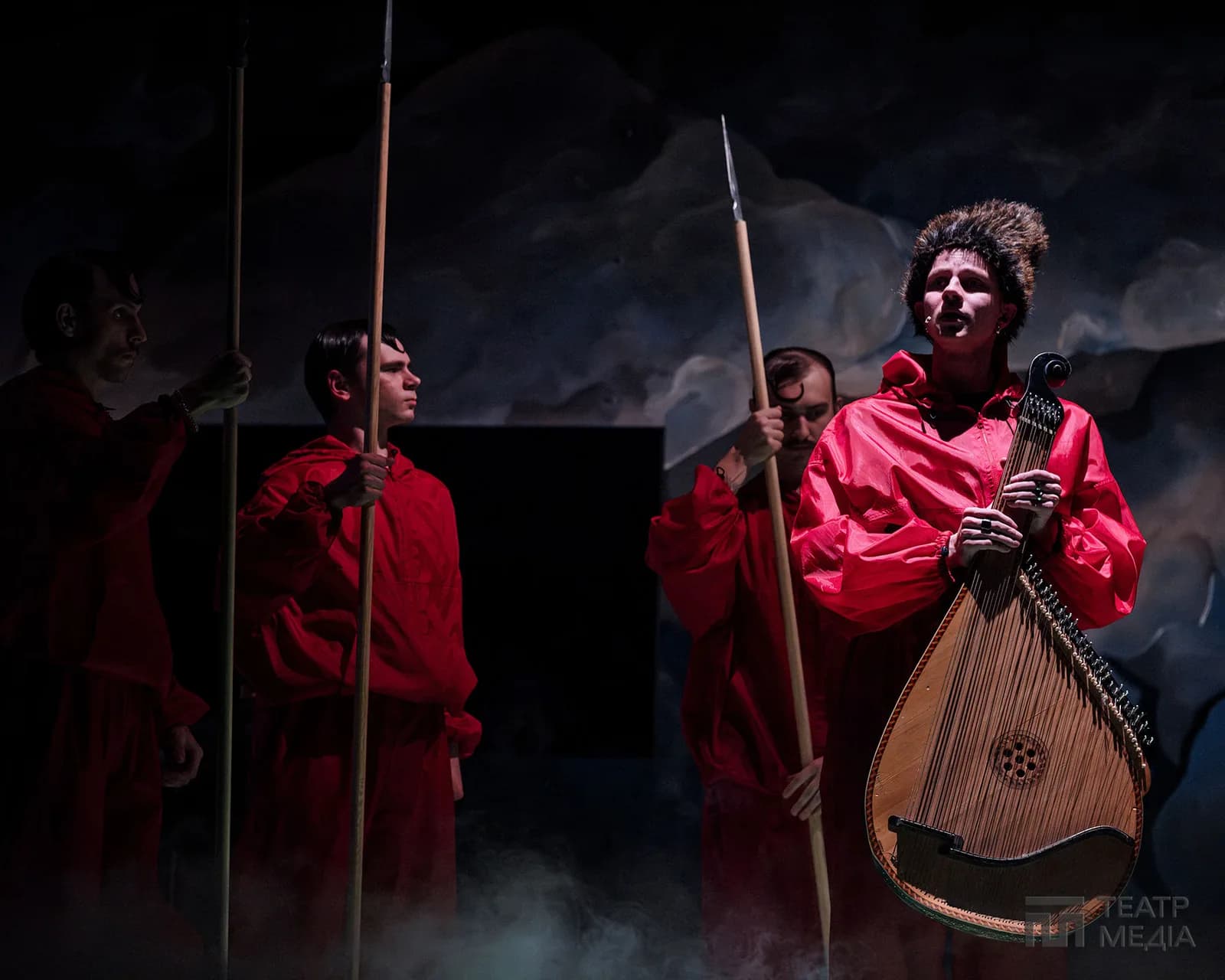 “Троянство” Давида Петросяна: про “Енеїду” без героя, а театр без мети — 24