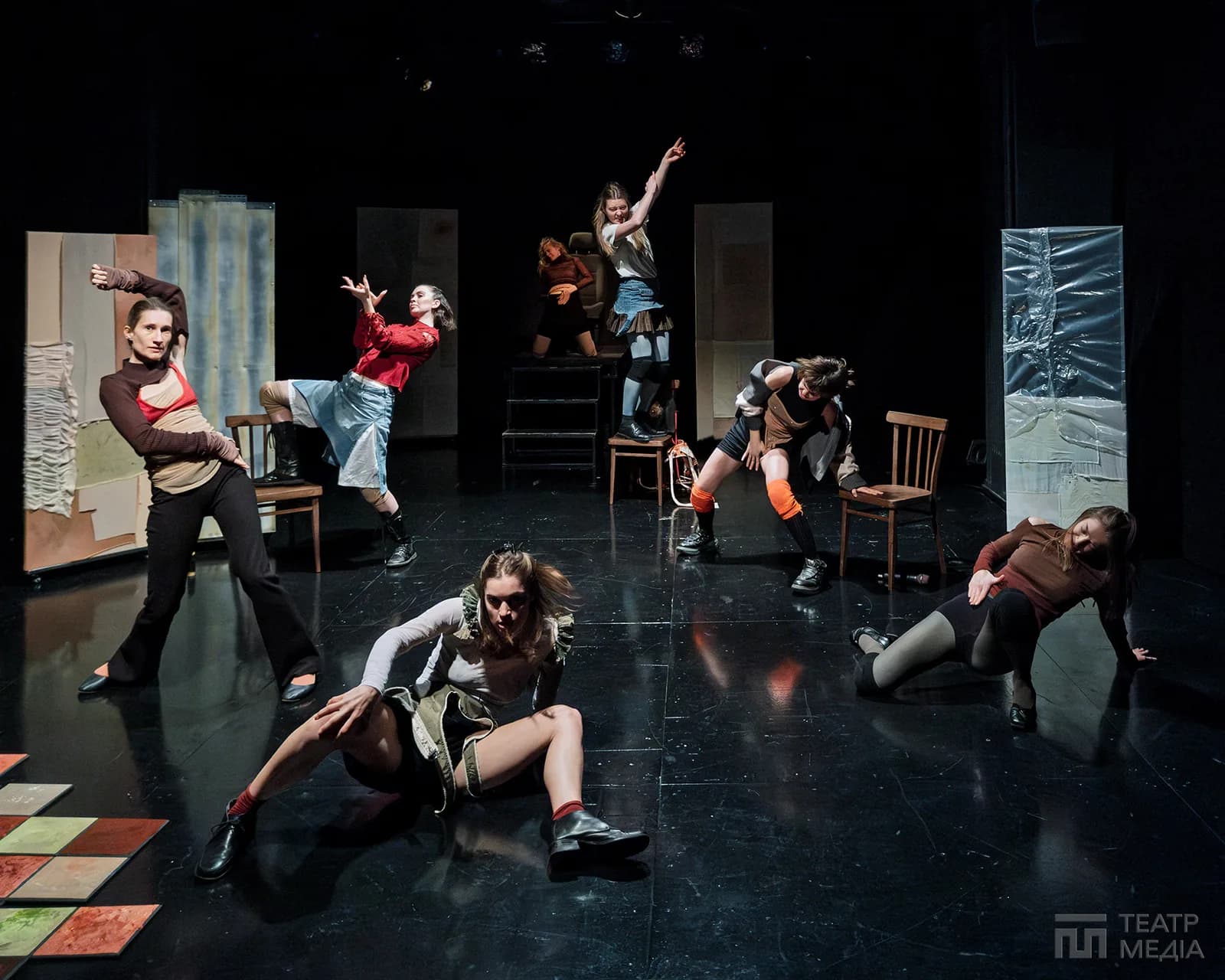 «Місячні» в Молодому: коли маніфест підміняє театр — 10