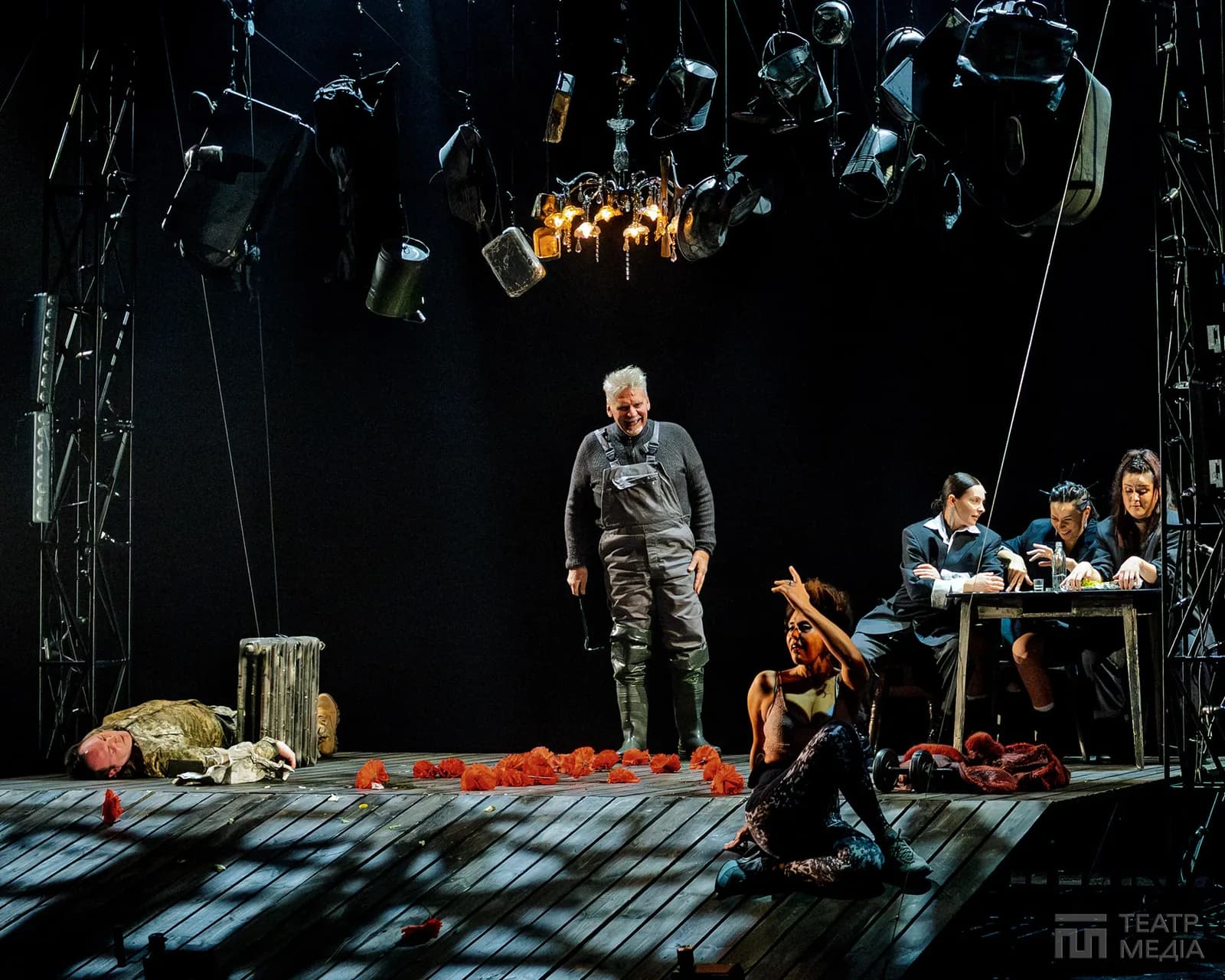 “Перукарки” на сцені Молодого театру: коли контекст важливий — 4