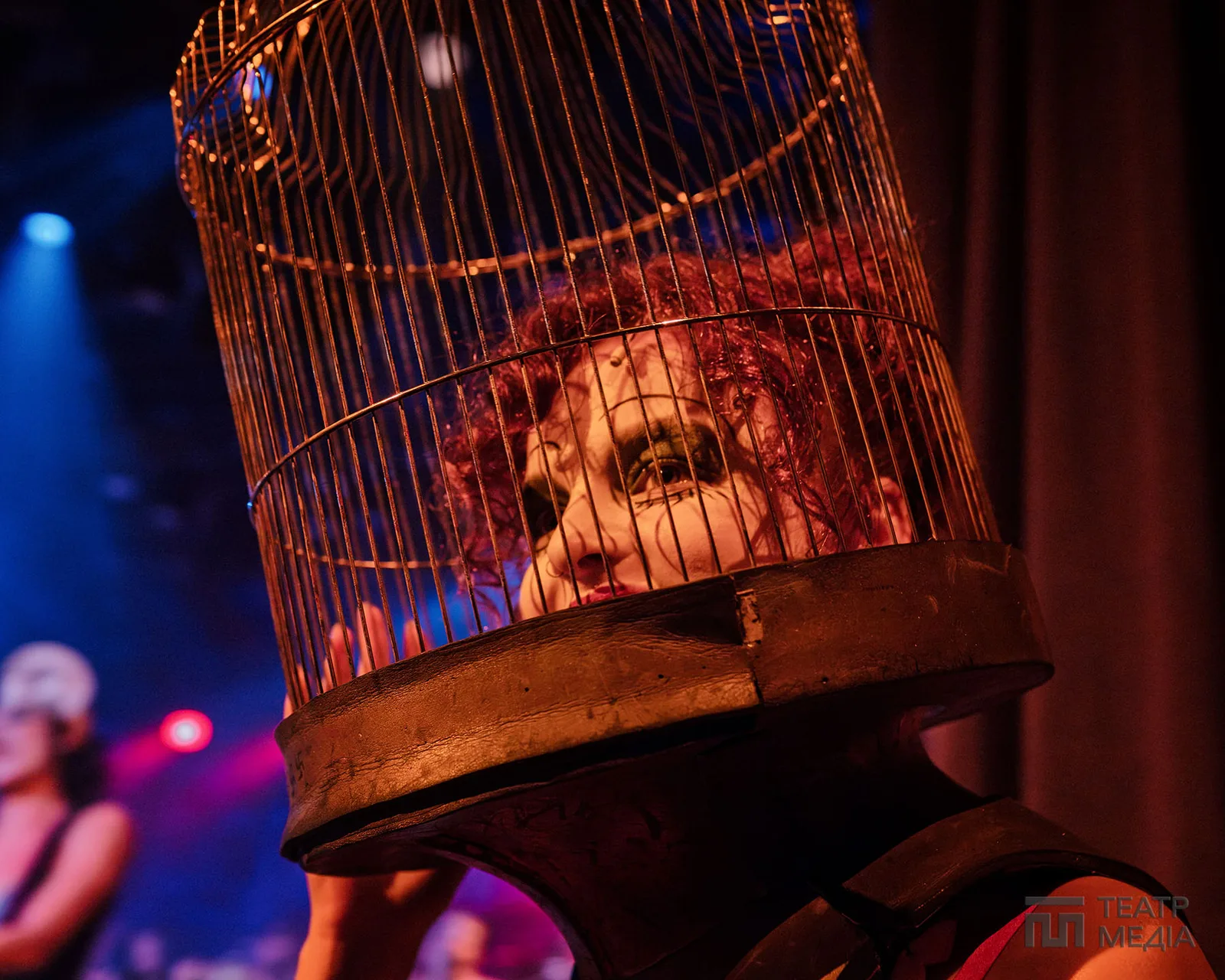 Ласкаво просимо, welcome!  In cabaret, у кабаре, до «Кабаре»!.. — 33
