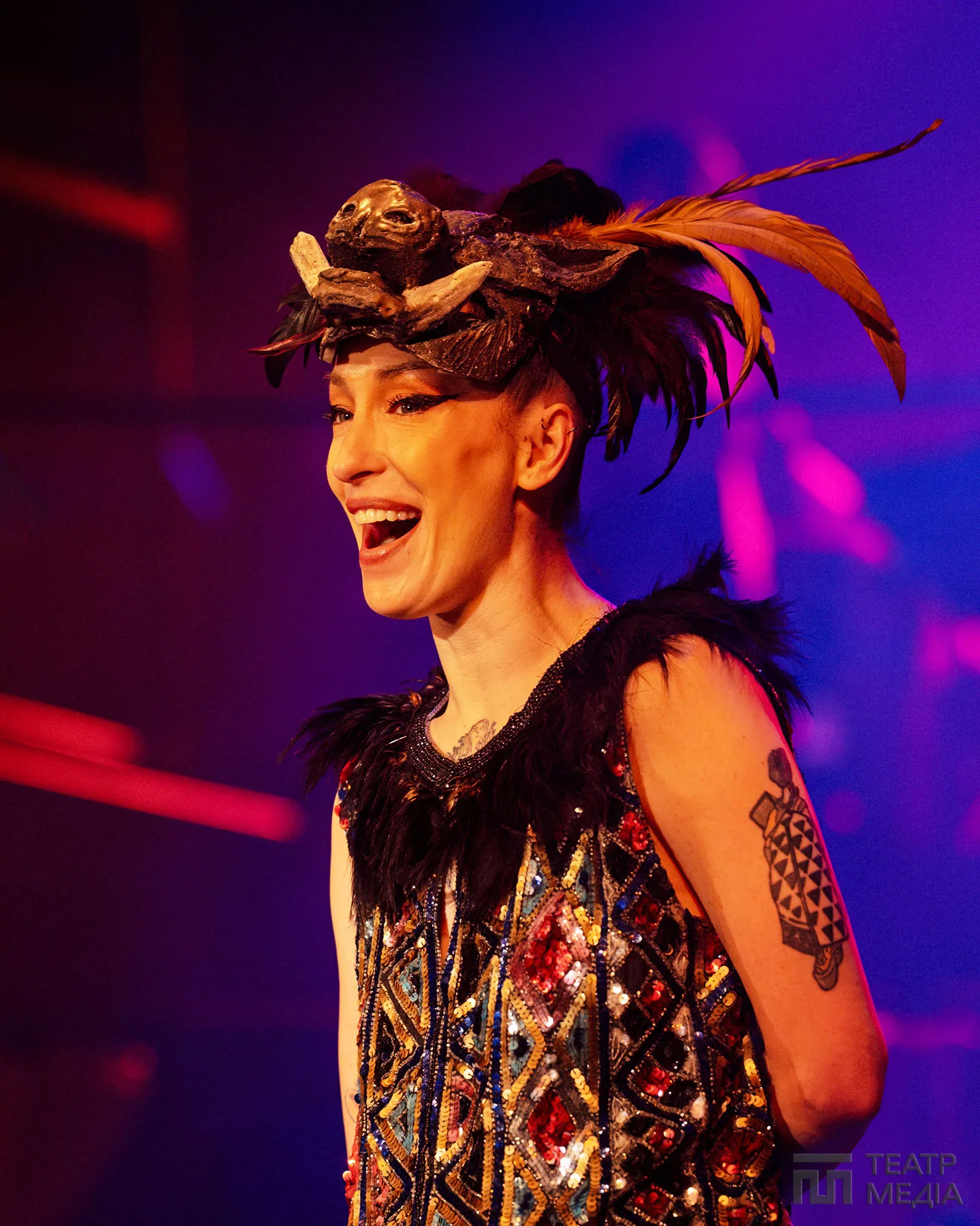 Ласкаво просимо, welcome!  In cabaret, у кабаре, до «Кабаре»!.. — 42