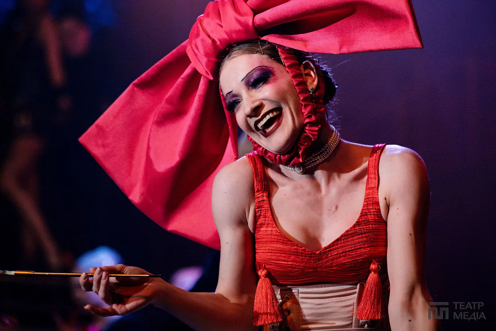 Ласкаво просимо, welcome!  In cabaret, у кабаре, до «Кабаре»!.. — 2